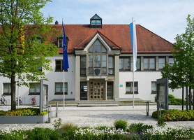 Rathaus Eingang im Mai