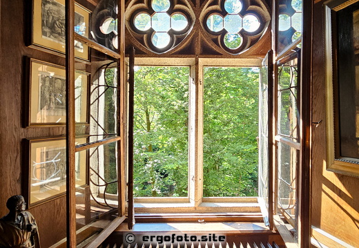 Offenes Fenster auf Schloss Egg