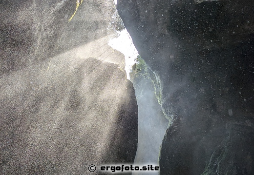 Unterm Wasserfall 