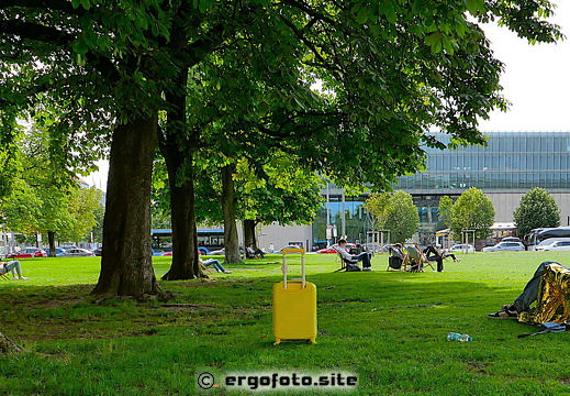 Gelber Koffer